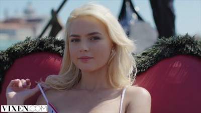 Stunning Lika has Passionate Reunion with Boyfriend