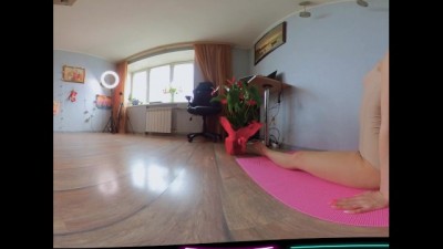 How to do the Splits, Flexible Girl doing Yoga Stretches