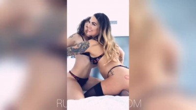 Hot Lesbians Licking Pussy and Scissoring