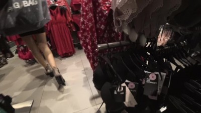 Risky public sex in changing room