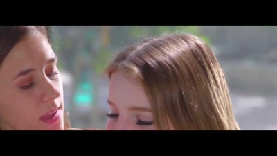 Eliza Eves Seduces Petite Kourtney Rae