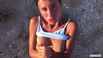 Spankwire - I Picked up a Ukrainian Beauty on the Beach and Quickly Fucked her in the Bushes