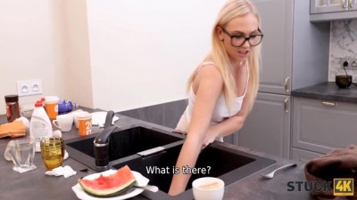 Gorgeous Charmer got in some Trouble while Washing the Dishes