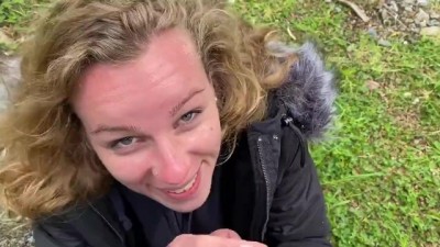 Je Veux Baiser Alors Mon Homme M’attrape et me Rempli En Face Du Glacier