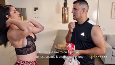 Mariana Martix hace un trio con su madrastra y su novio