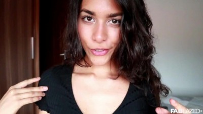 Joven Caliente con tetas pequeñas perfectas