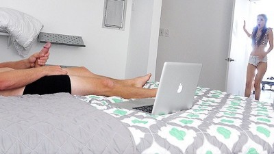 Step Sis gives honest opinion on cock size - Spy Fam