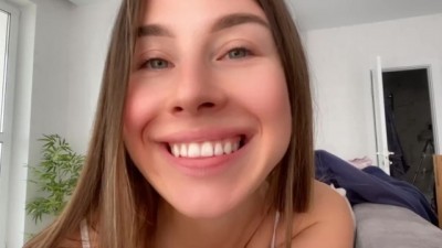 morning rubbing of a chaturbate big tits creamy pussy on the couch