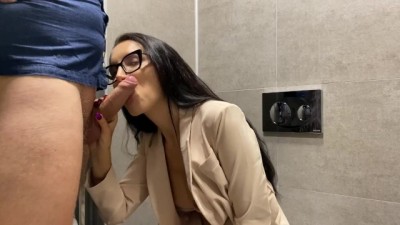 The boss fucked a lustful secretary reftube gay in the toilet