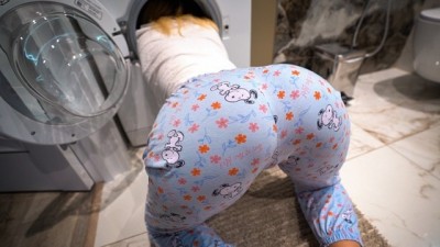 step sister gets fucked while is stuck inside of washing swinger cumshot machine