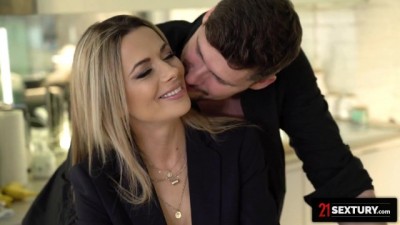 21 SEXTURY - Jizzing All Over Shalina Devine's Beautiful Tits Before Work