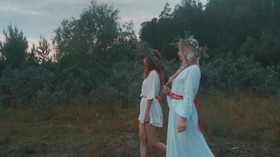 2 Girls could not Resist the Beauty of each other