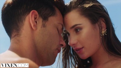 She couldn't Resist Naughty Vacation with Stranger