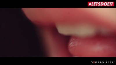 Sexy Brunette Pleasure in the Woods: Wild Forest Blowjob