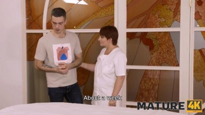 Steamy Red Carpet Rendezvous: Hot Therapist Takes Charge