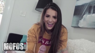 Spoiled teen Sofie Reyez sucks cock for cash (+18)