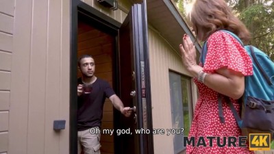 Steamy Mature Woman Gets Her Pussy Pounded Hard