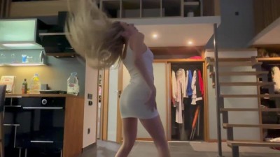 Blonde Bombshell's Pusylicking TikTok Challenge Adventure