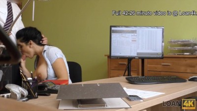 MILF Takes Cash for Anal: Lewd Transaction Caught on Camera