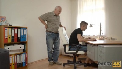 Skilled Mature Man Nails Gorgeous Girl Secretly