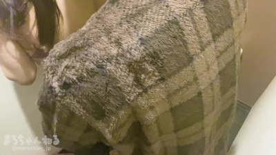 小柄美女に騎乗位生ハメ！宅飲み中のトイレで中出しセックス